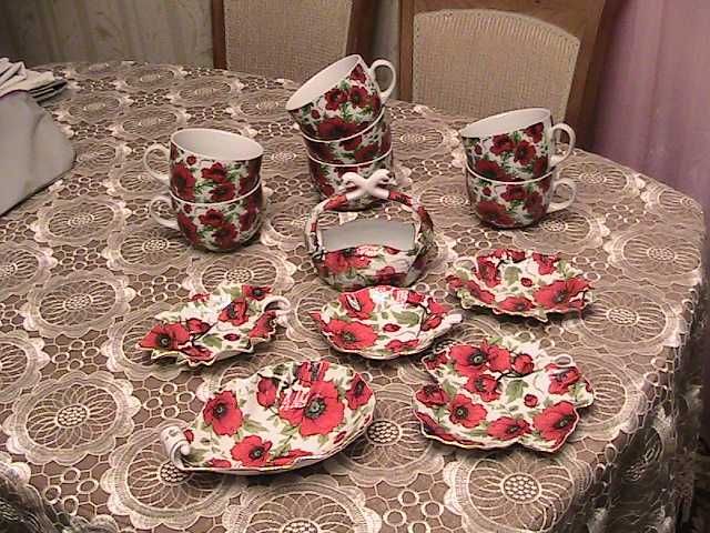 Комплект посуды "Красные маки"