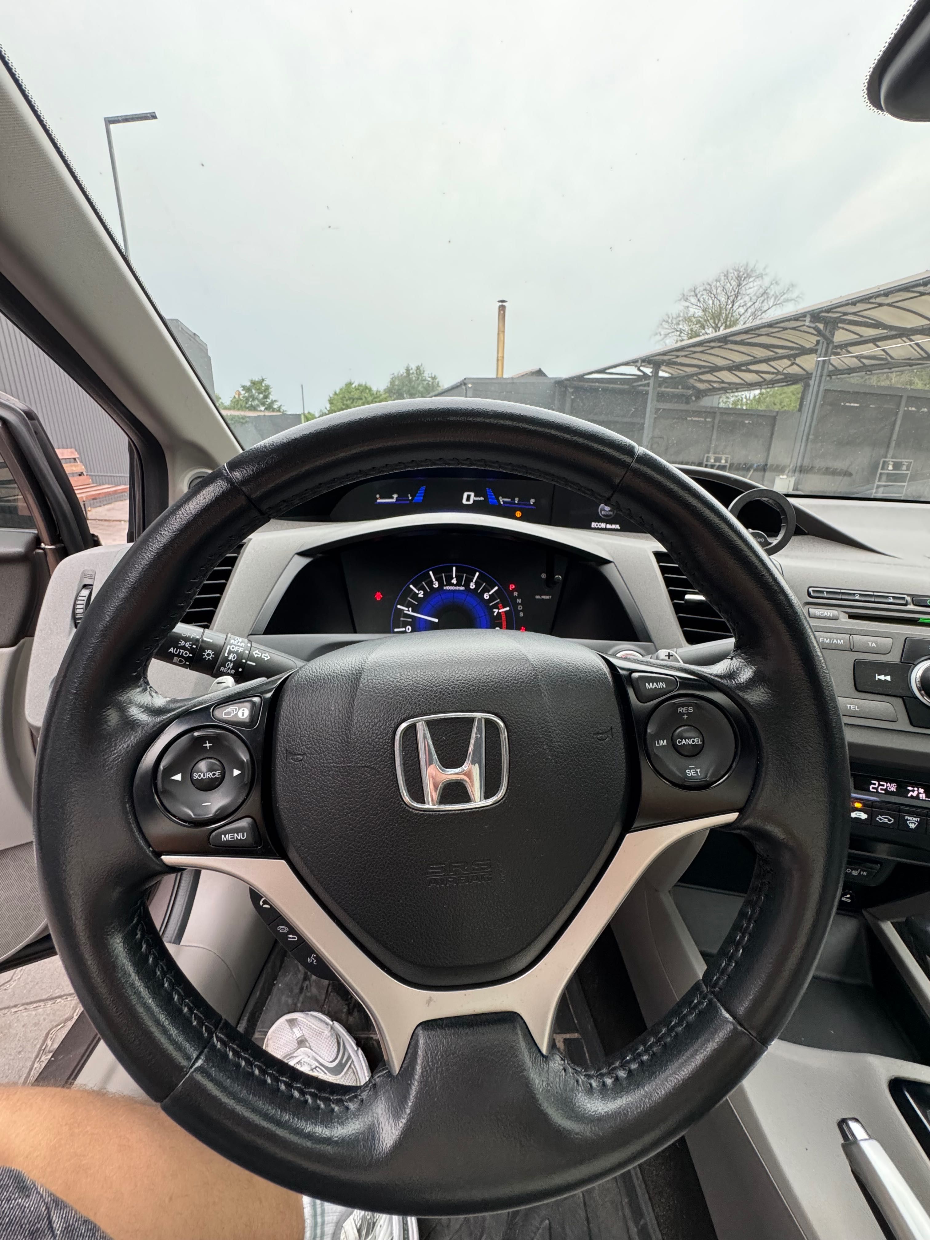 Honda Civic 9 2012 1.8 автомат