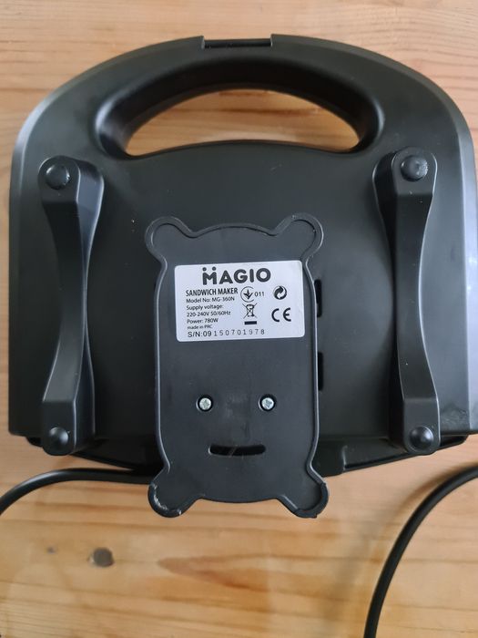 Бутербродниця (сендвічниця)  MAGIO MG-360N