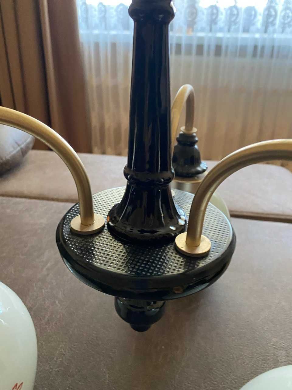 Люстра на три плафона