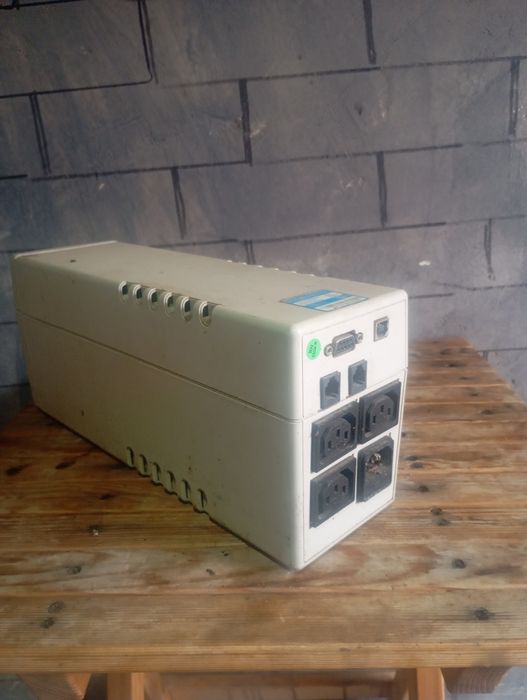 Источник безперебойного напряжения