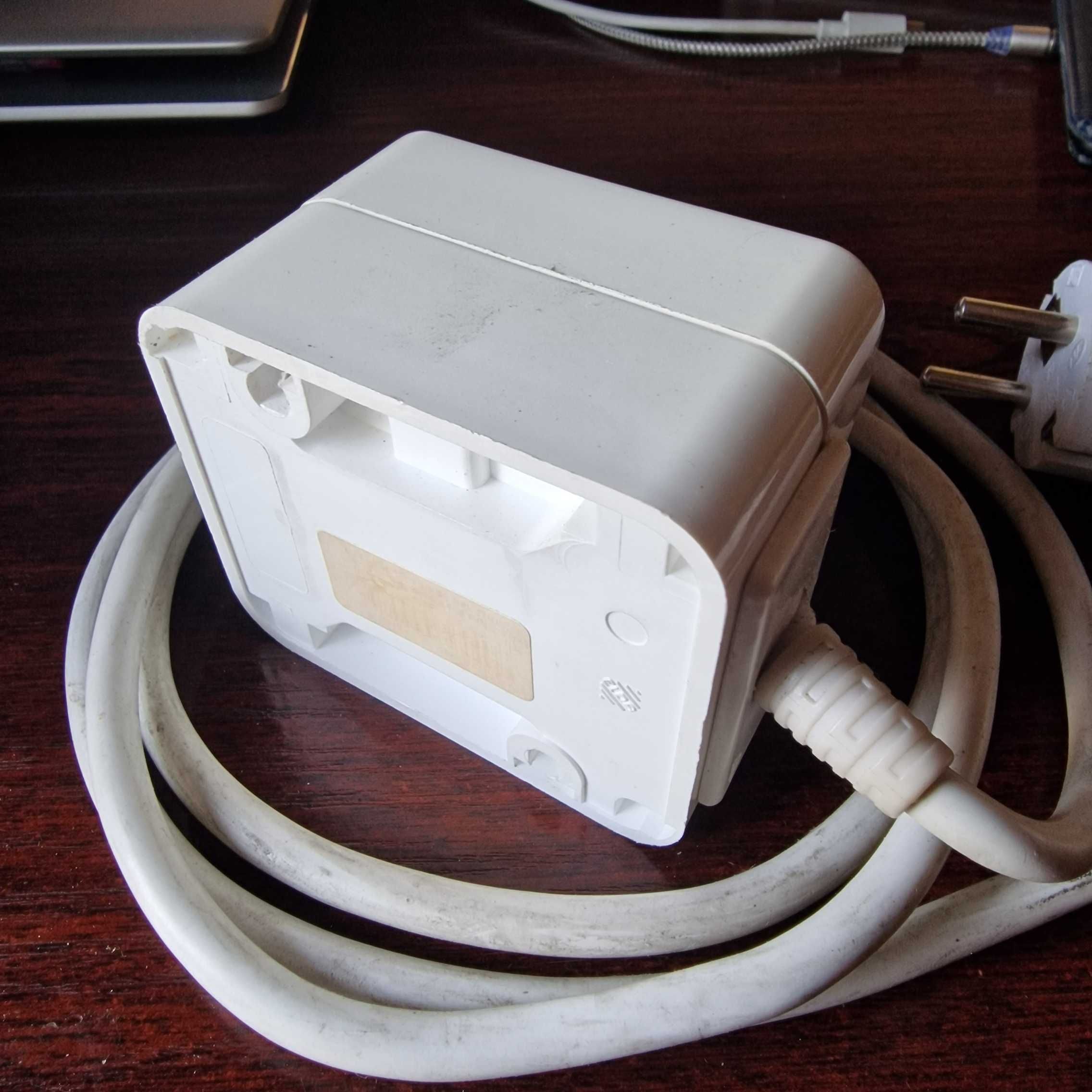 Gniazdo elektryczne natynkowe typu E na przedłużaczu 135 cm