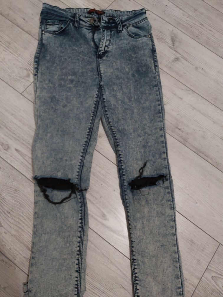 Женские рваные джинсы