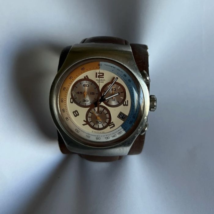 Relógio Swatch Irony com bracelete castanha em couro vintage