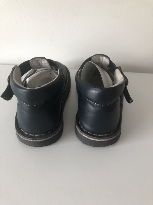 Sapato sandália unisexo, marca Primigi, tamanho 24.