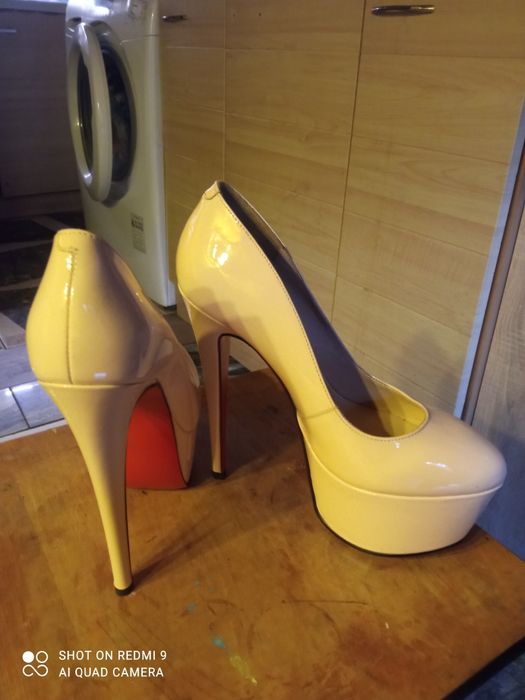 Продам женский туфли Vitto Rossi 38 размер