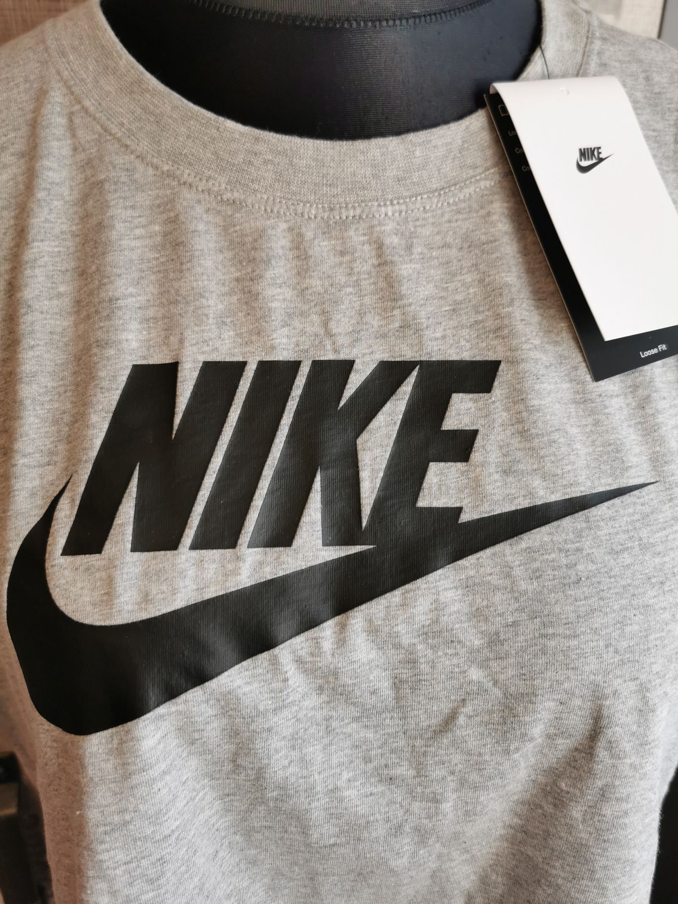 Szary damski T-shirt Nike Sportswear L