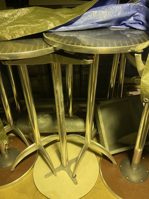 Mesas de bistrô em aluminio