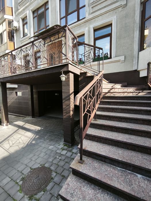 Продаж 3-ри  кімнатної квартири на Подолі