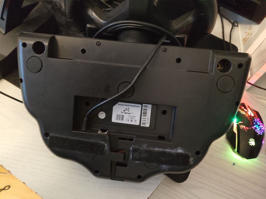 Kierowca z pedałami tracer