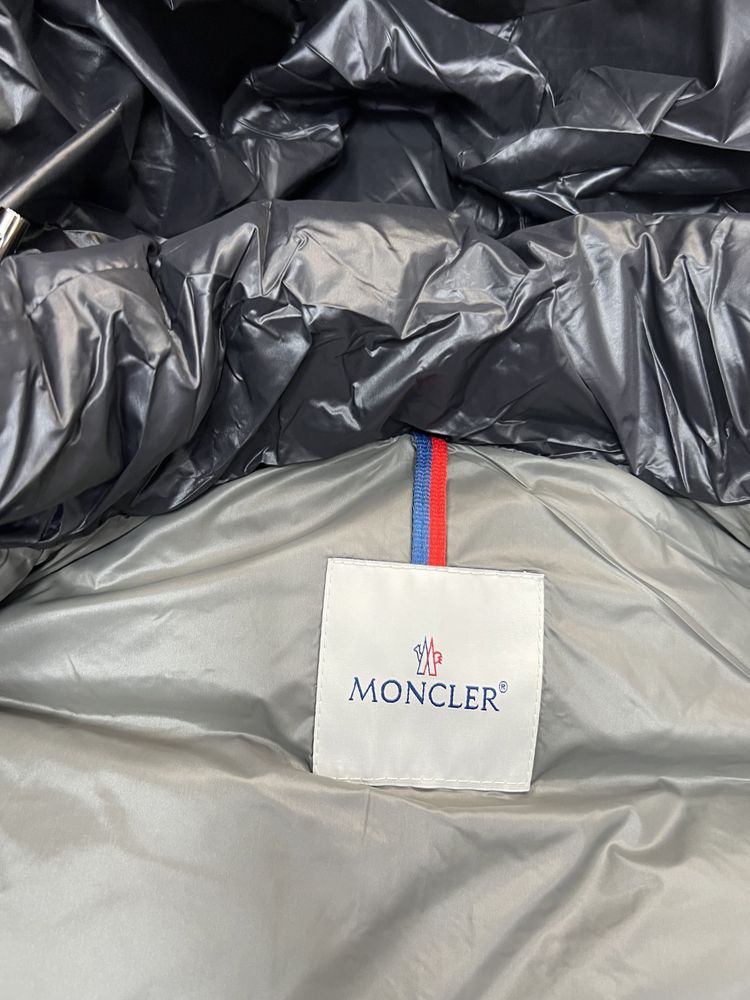 Чоловічий пуховик Moncler