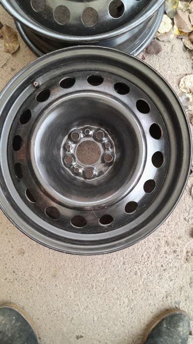 Оригінальні  диски  R16  5x98  ет27 7.j dia58.1