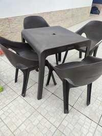 Mesas e Cadeiras de Jardim