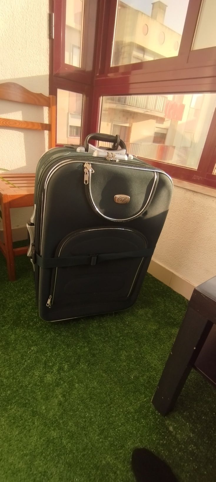 Mala de viagem com rodas e pega extensível