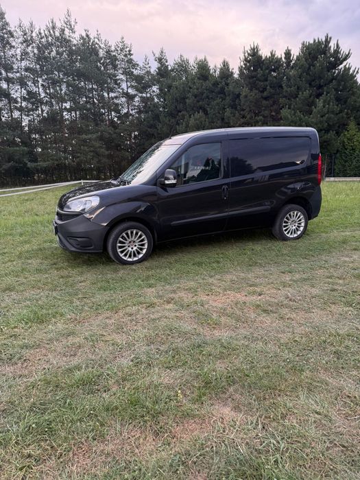 Fiat Doblo 1.6 bogata wersja 3 osbawy super stan 2017