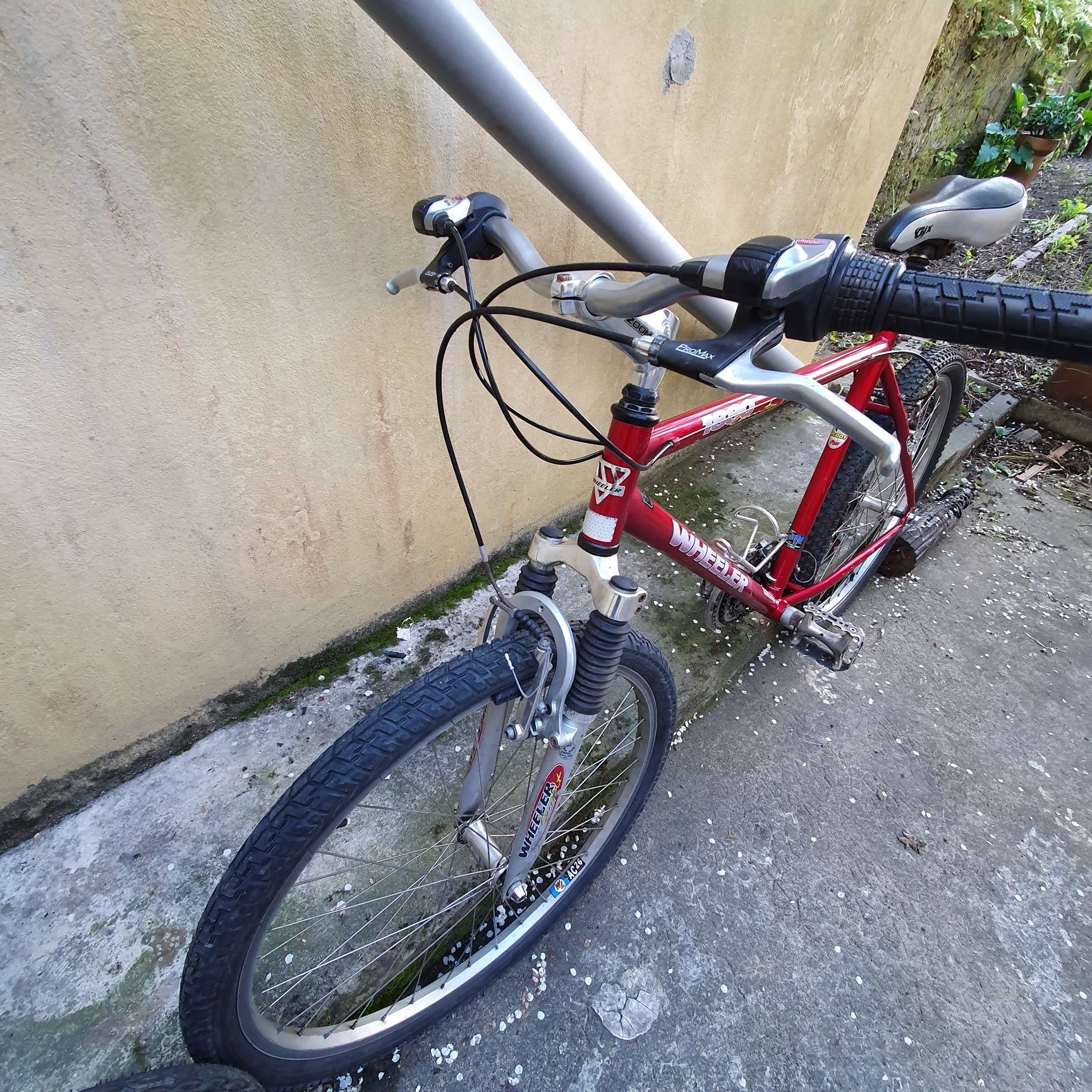 Bicicleta Montanha confortável e com suspensão muito boa