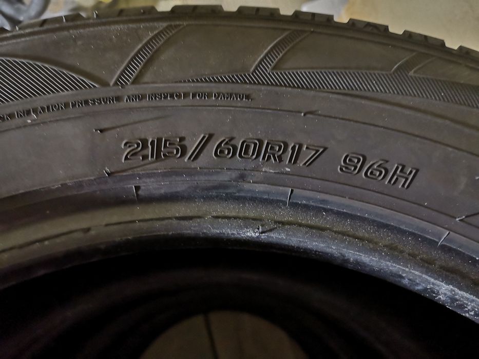 Opony zimowe Falken 215 60 r17.