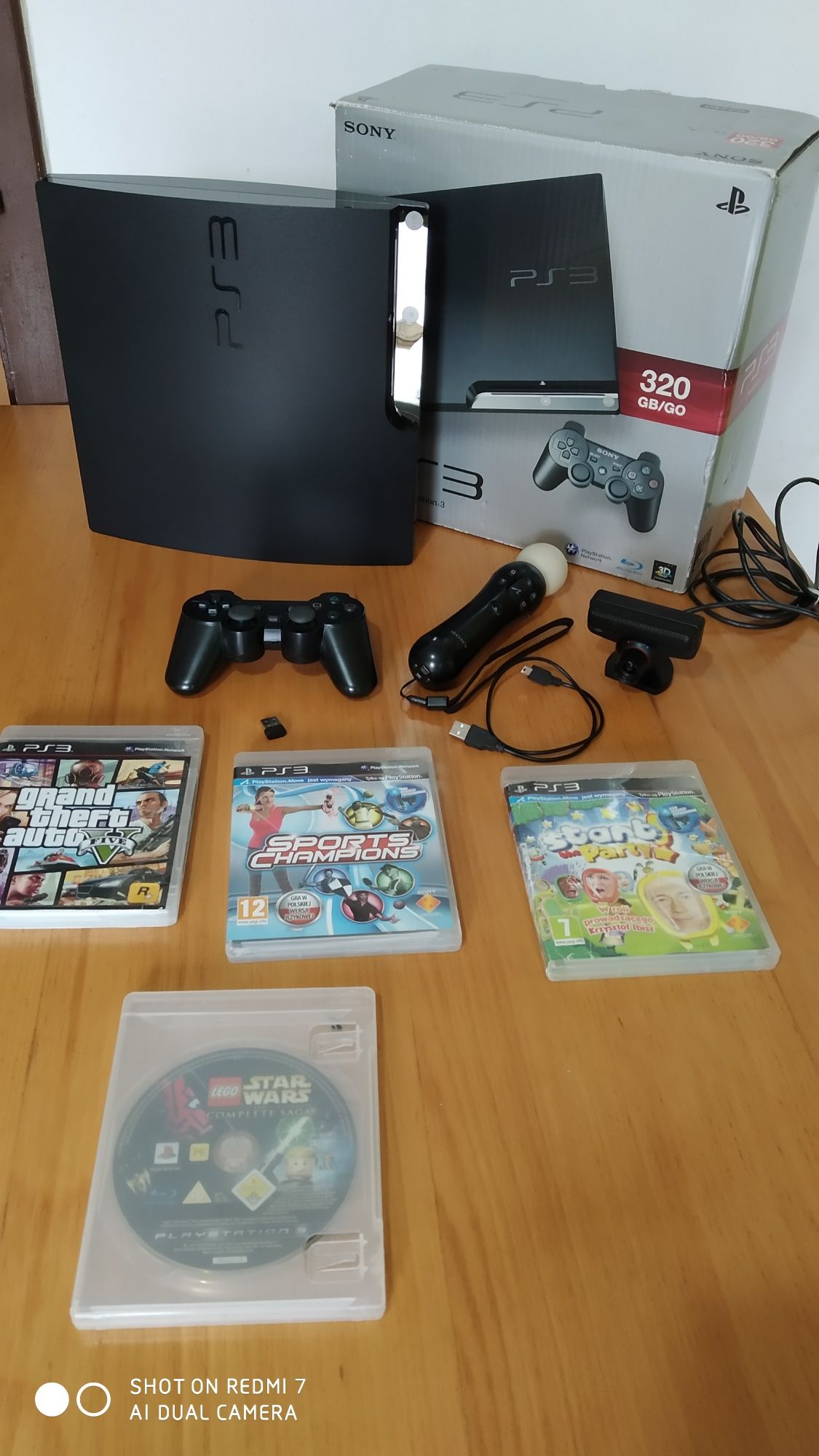 Konsola ps3 z pudełkiem. Zestaw z kontrolerem ruchu + 2 pady + gry