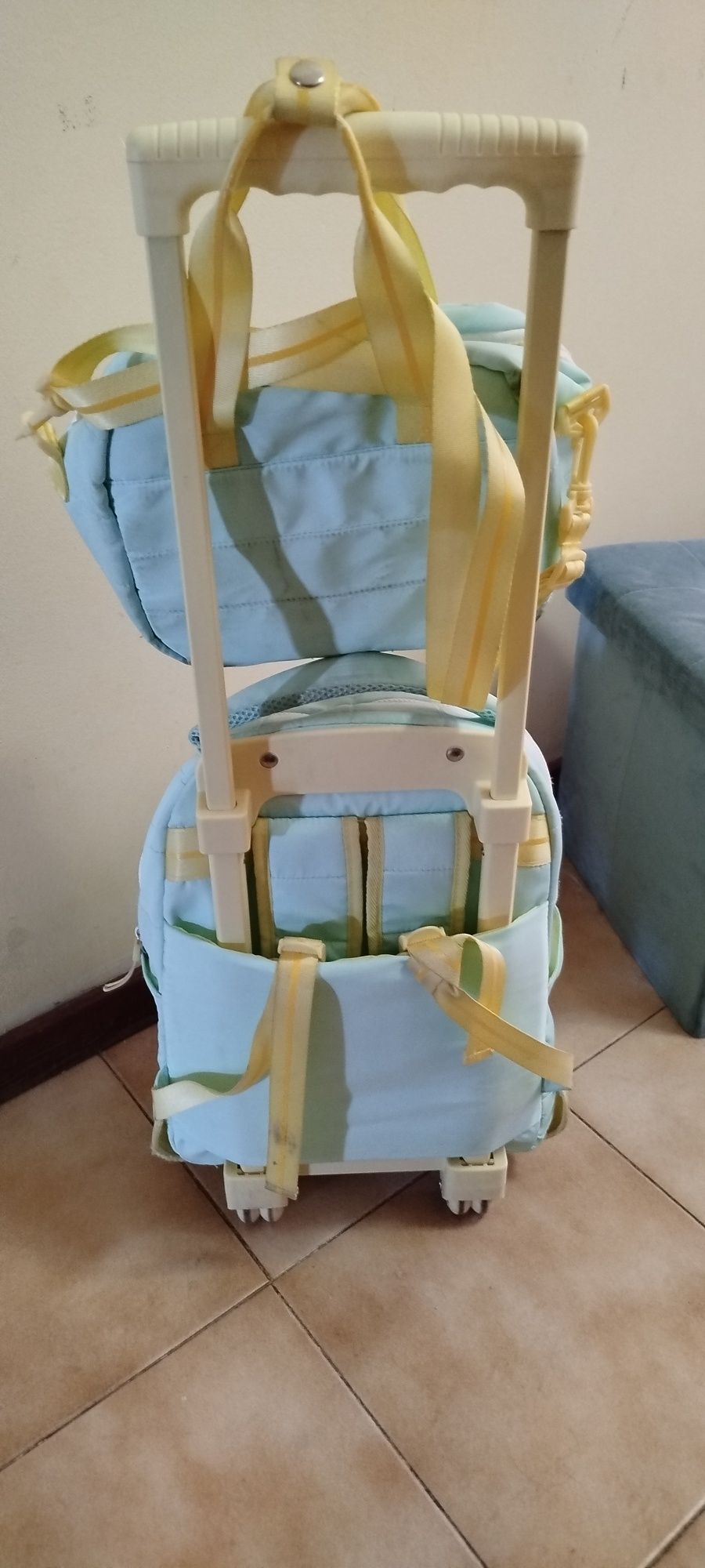 Mochila escolar com lancheira
