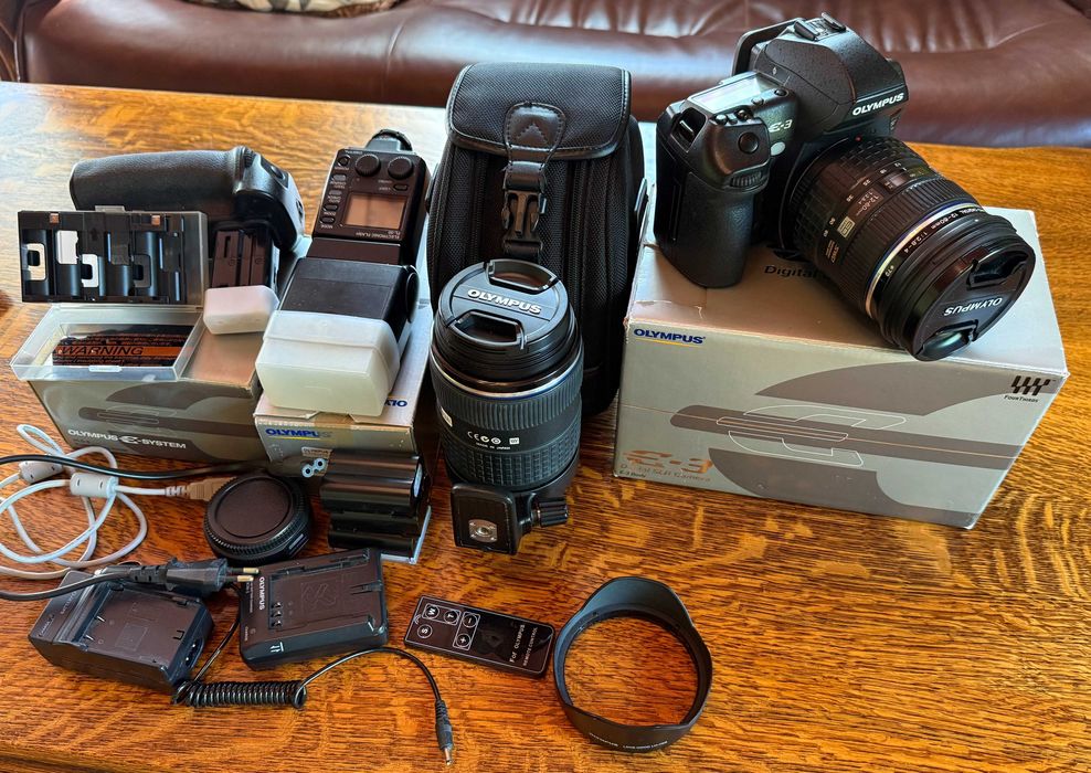 Olympus E-3, obiektywy: Zuiko 12-60 SWD, 50-200 SWD, lampa FL-50i inne