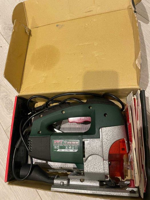 Лобзик електричний dwt sts 750 VP