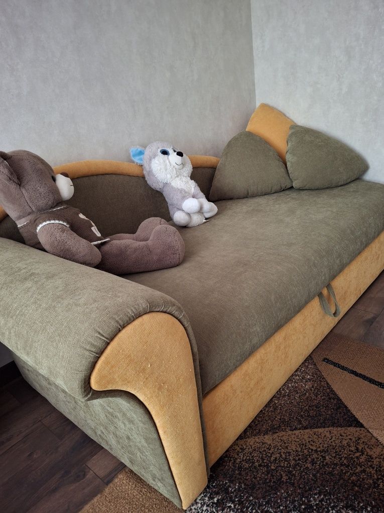 Продам диван ліжко софа для дитячої кровать кімнати вітальні звягель н