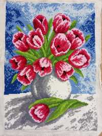 Obraz wyszywany ręcznie haftem krzyżykowym. Tulipany