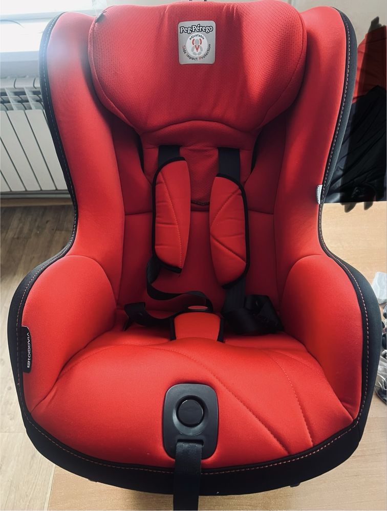 Дитяче, автомобільне крісло Peg-Perego