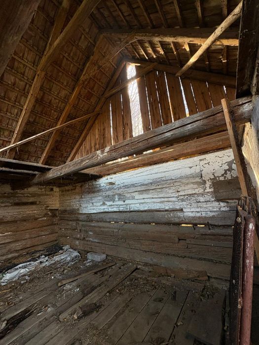 Stajenka z bali do rozbiórki