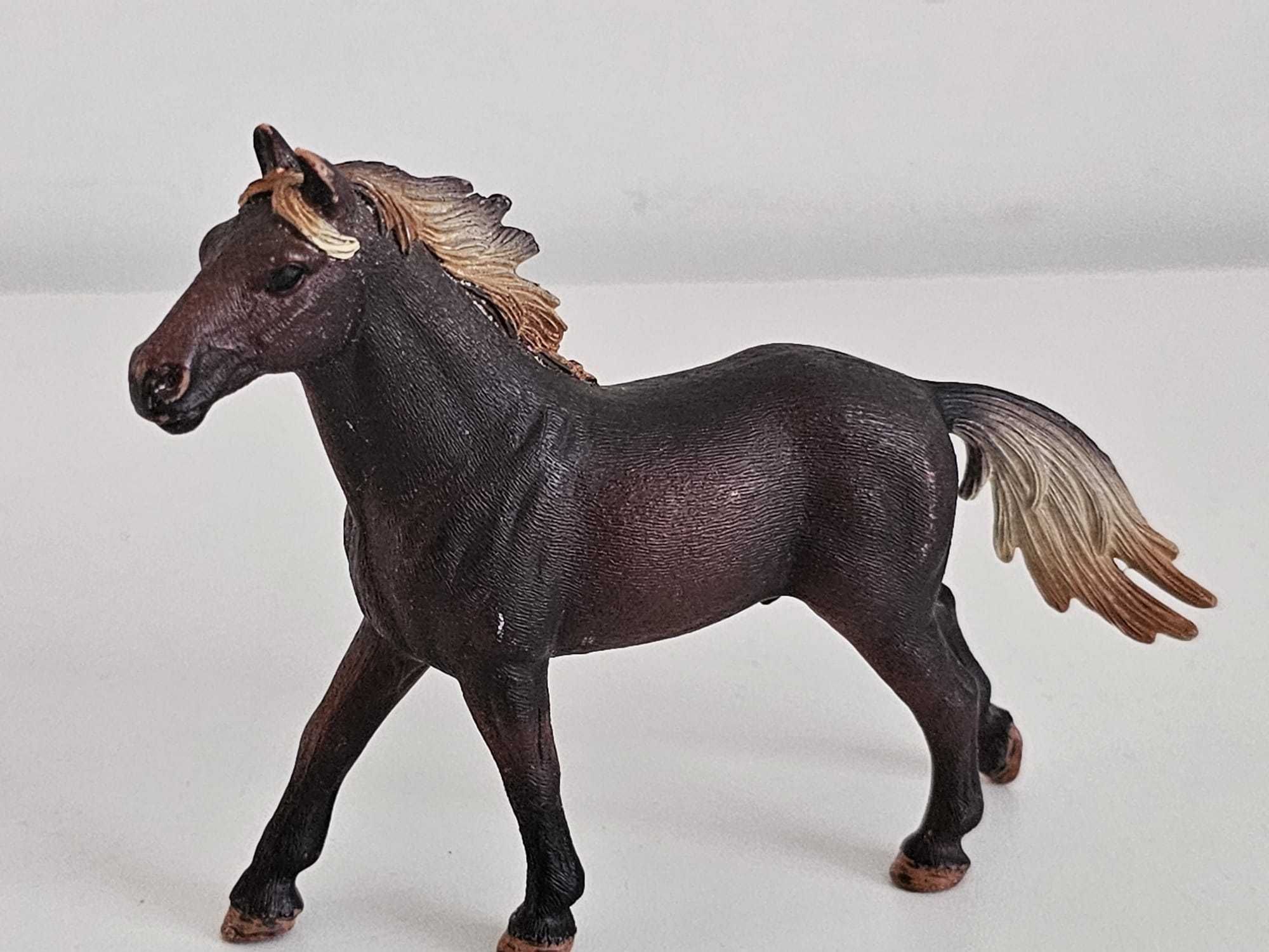 Schleich Mustang Ogier figurka kolekcjonerska