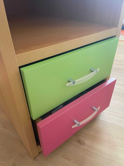 Secretária de escritório com gavetas