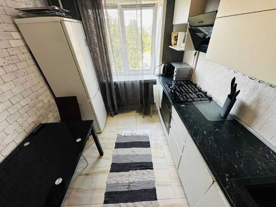 2 кім 50 м2 з РЕМОНТОМ в багатоповерхівці КАЛИНОВА (716720)