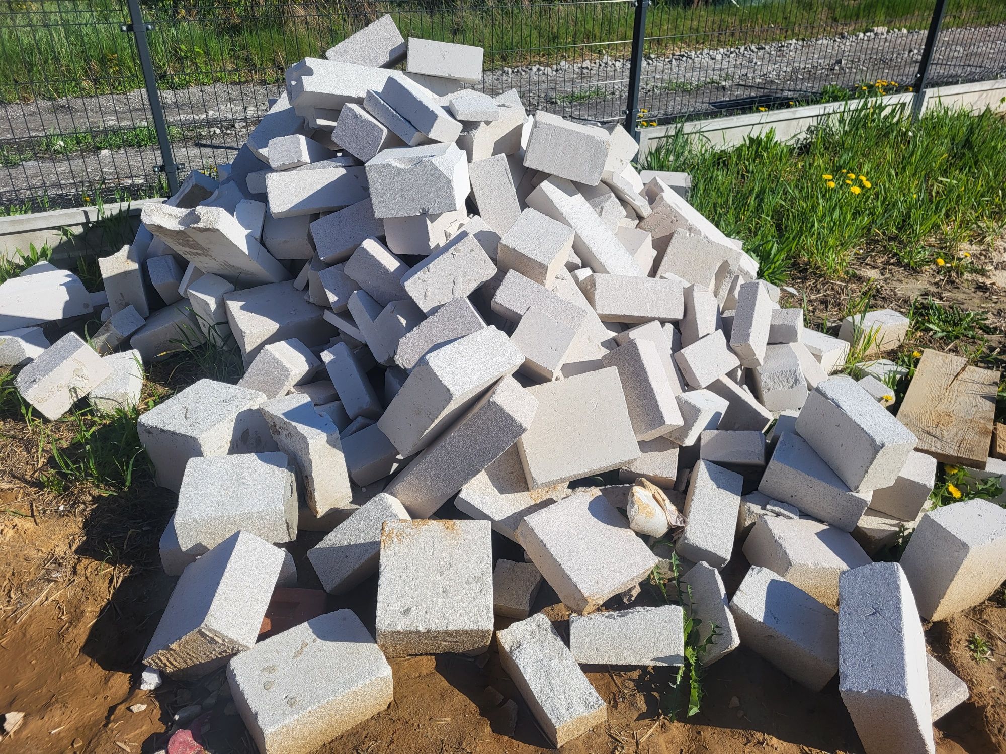 Oddan Gruz belit ścinki kawałki pustak oddam gruz budowlany