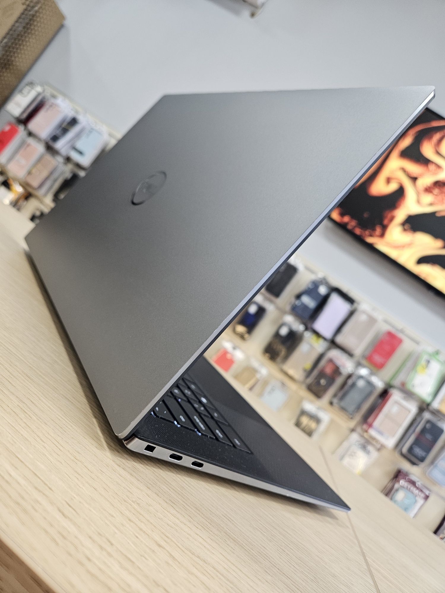 ЗНИЖКИ/Окремі ЗСУ/Робоча станція Dell Precision 5560/i7/16//Nvidia qua