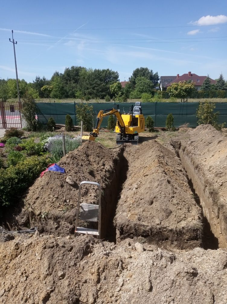 Usługi minikoparką,montaż rewizji i drenaży do oczyszczalni.