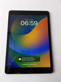 Tablet iPad 8 generacja 32 GB szary sprawny