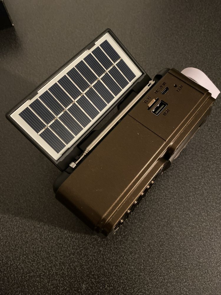 Radio przenośne solarne z akumulatorem i bluetooth