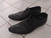 Buty męskie do garnituru.