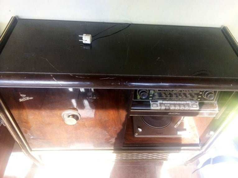 Kuba - Carmen 57 Radio Gramofon Barek