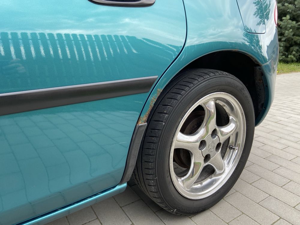 Mazda 323F BA 1995