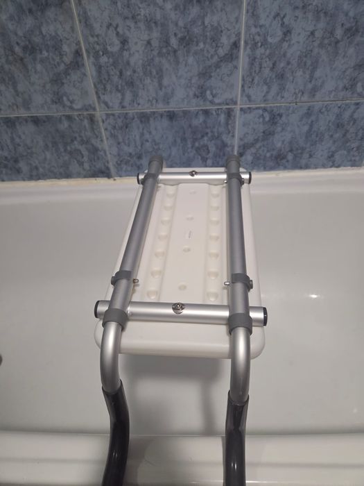 Cadeira de banho e barra de apoio