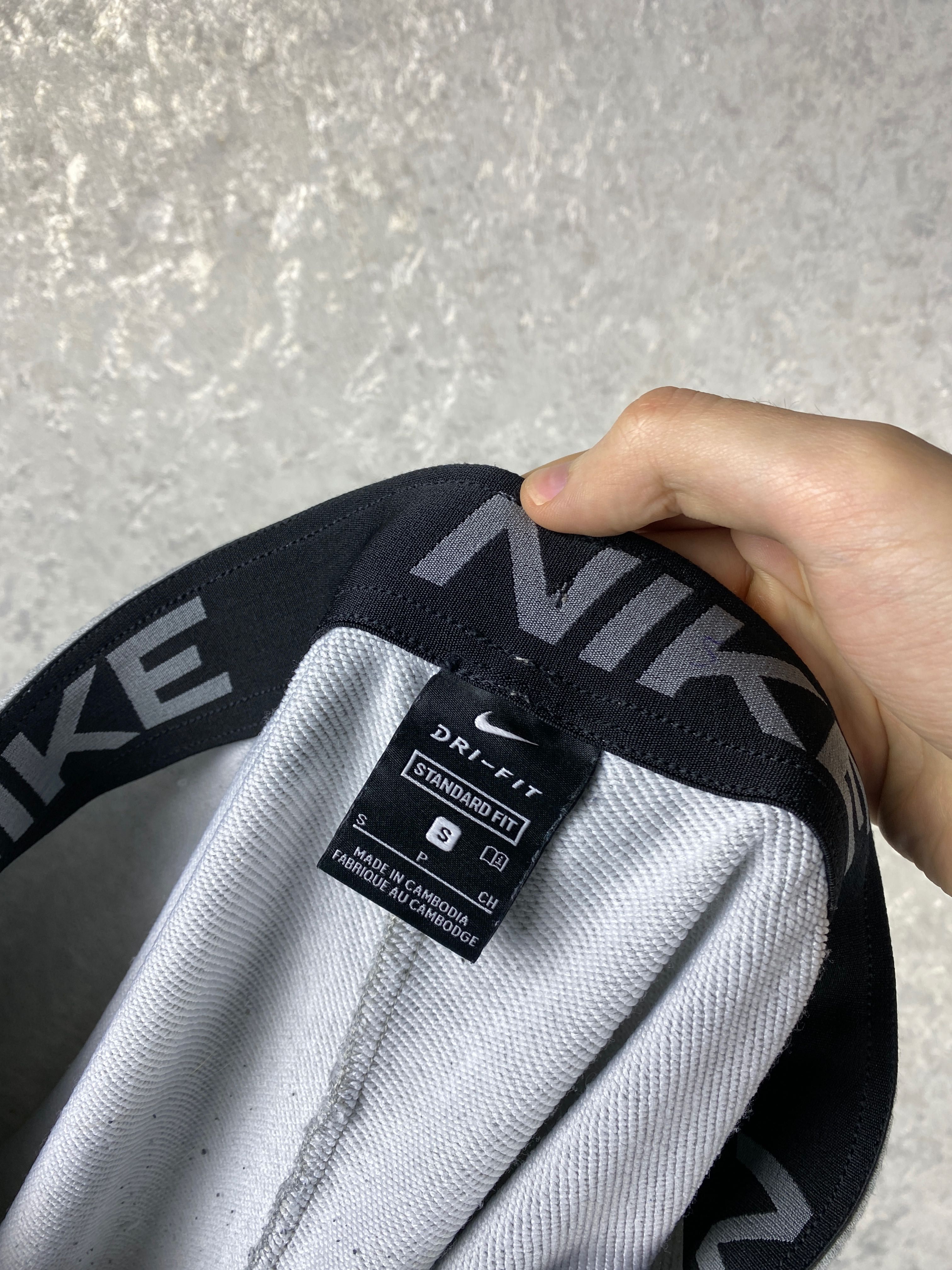Мужские серые спортивные штаны Nike Dri-Fit Standart Fit S