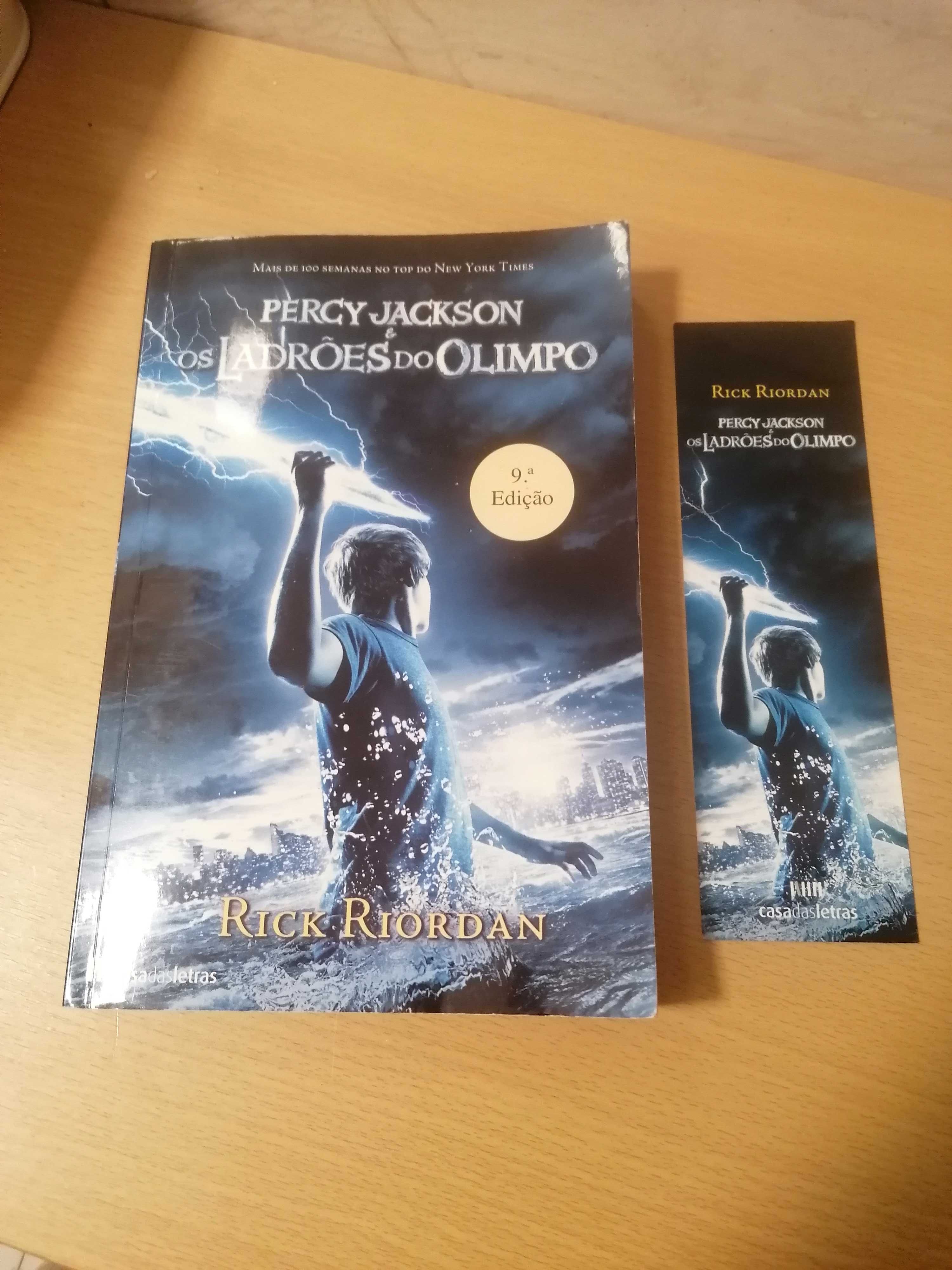 Livro "Percy Jackson os ladrões do olimpo"