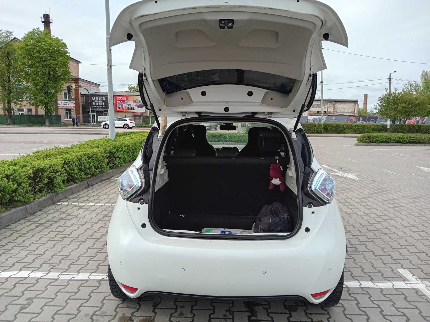 Продам електромобіль Renault Zoe 2017 (40 kWh) Запас ходу 300 км.