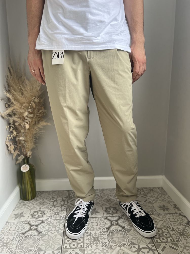 Чоловічі штани брюки від ZARA з технологічного матеріалу