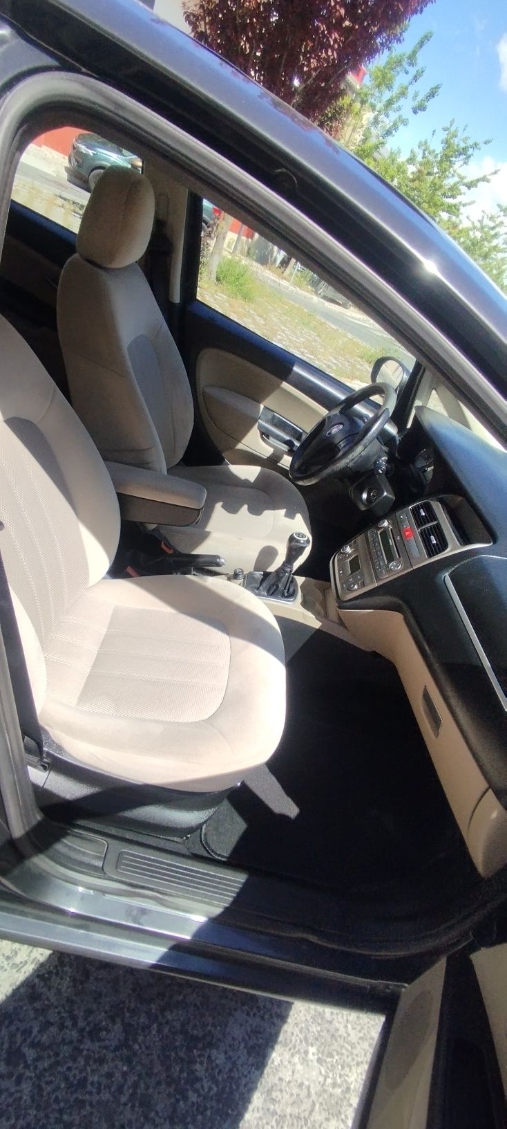 Fiat linea 1.3 multijet emotion impecável no geral
