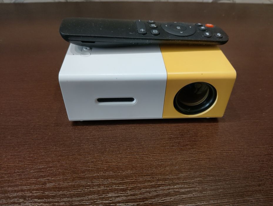 Projectors Yg-300 LCD Mini Support 1080p Portable LED Projector Home C