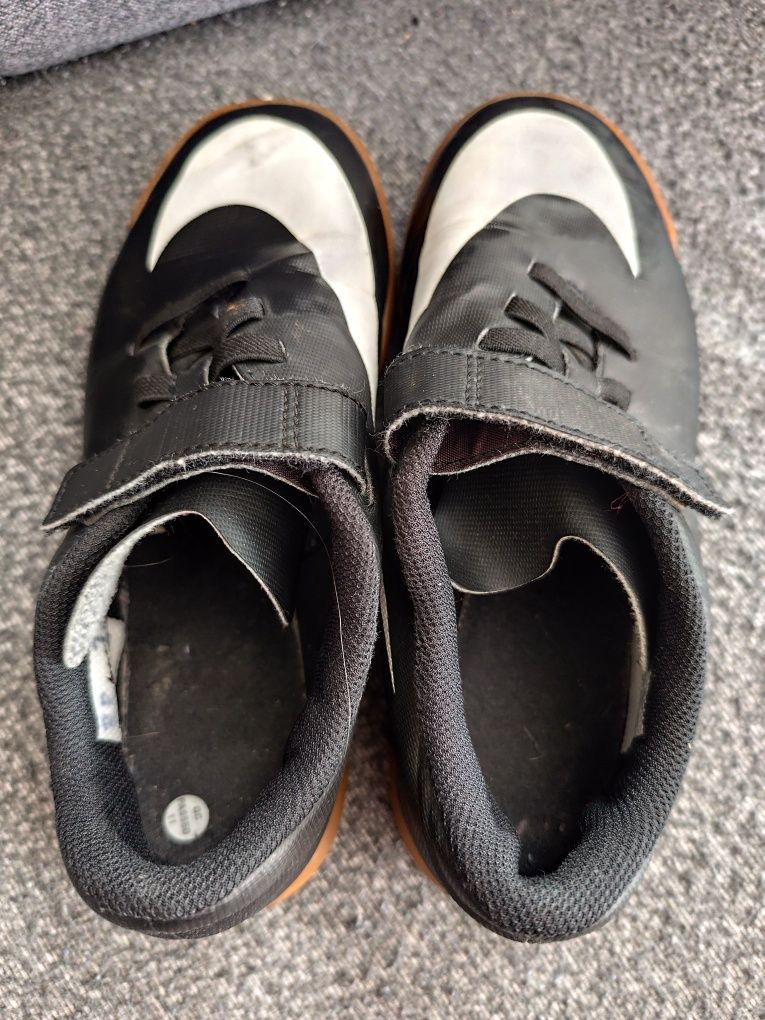 Halówki Nike rozmiar 35