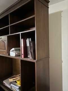 Armário de parede em Castanho - últimos dias