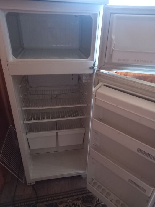 Продам холодильник Минск Атлант 2 камерний.